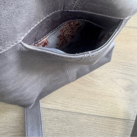 HOBO Reghan Crossbody Bag Leather Bucket Purse - Picture 7 of 7